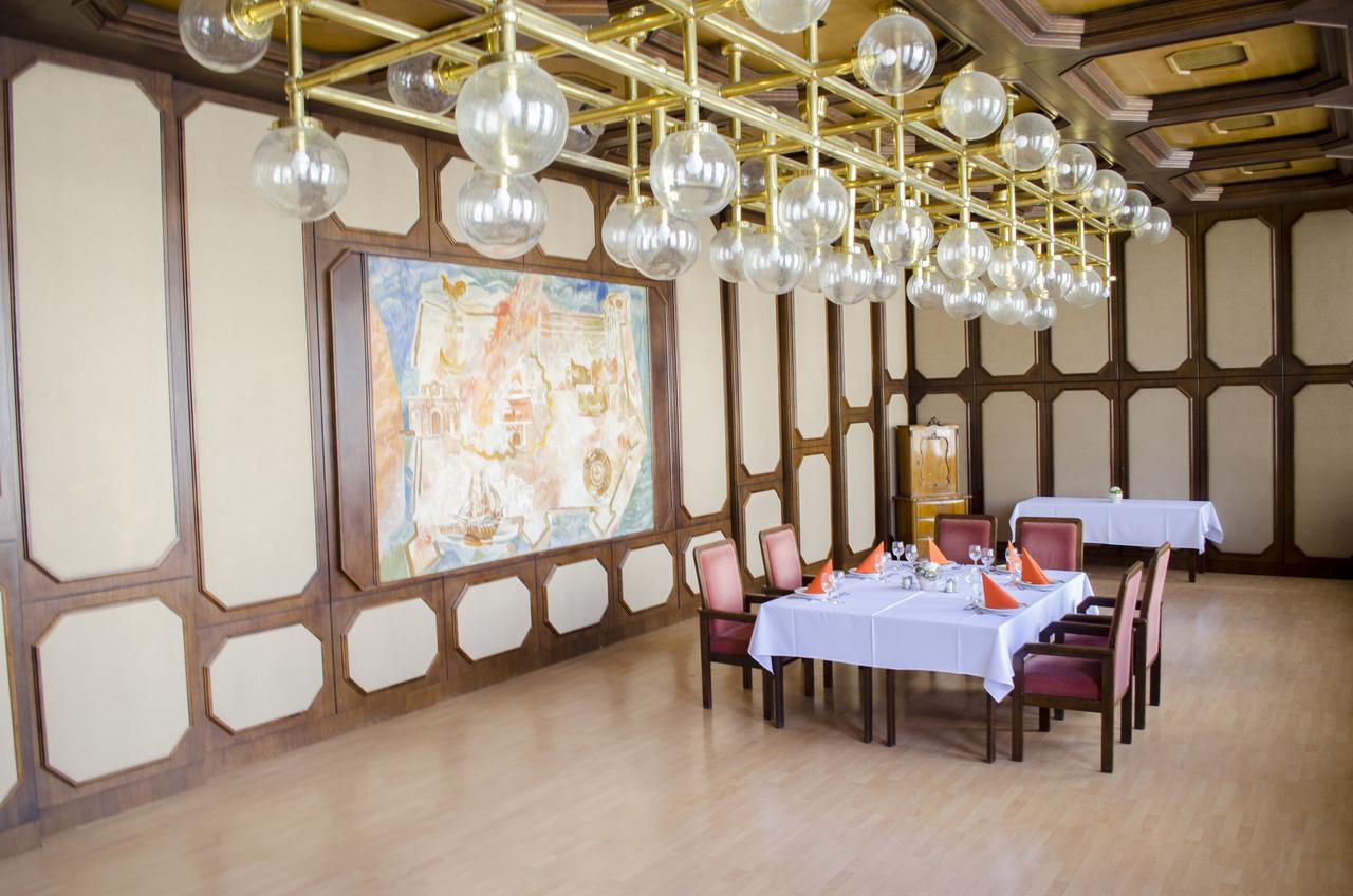 Hotel Konferencia Gyor Exterior photo