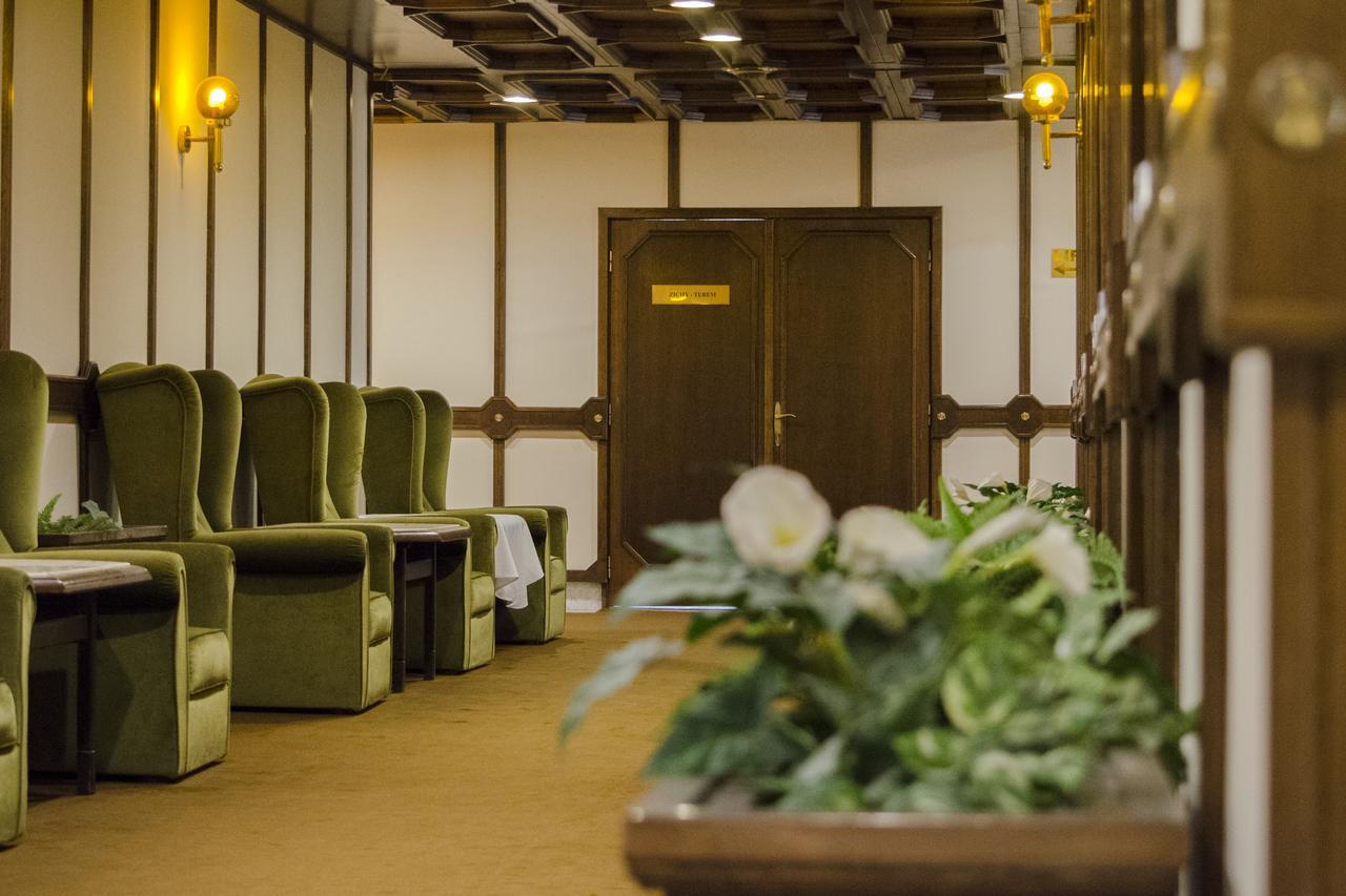 Hotel Konferencia Gyor Exterior photo