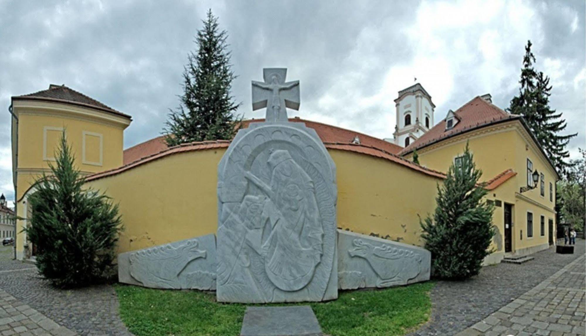 Hotel Konferencia Gyor Exterior photo