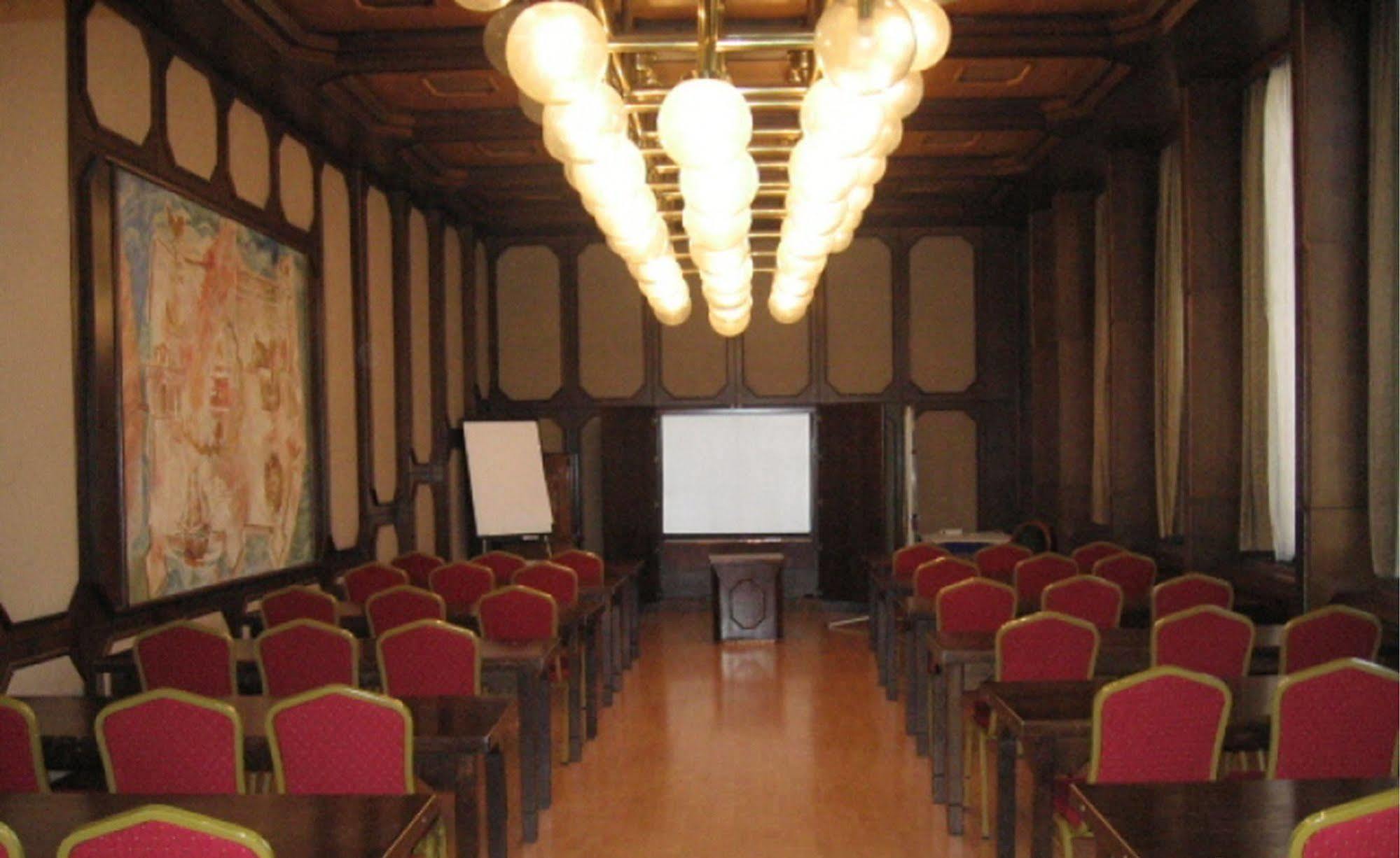 Hotel Konferencia Gyor Exterior photo