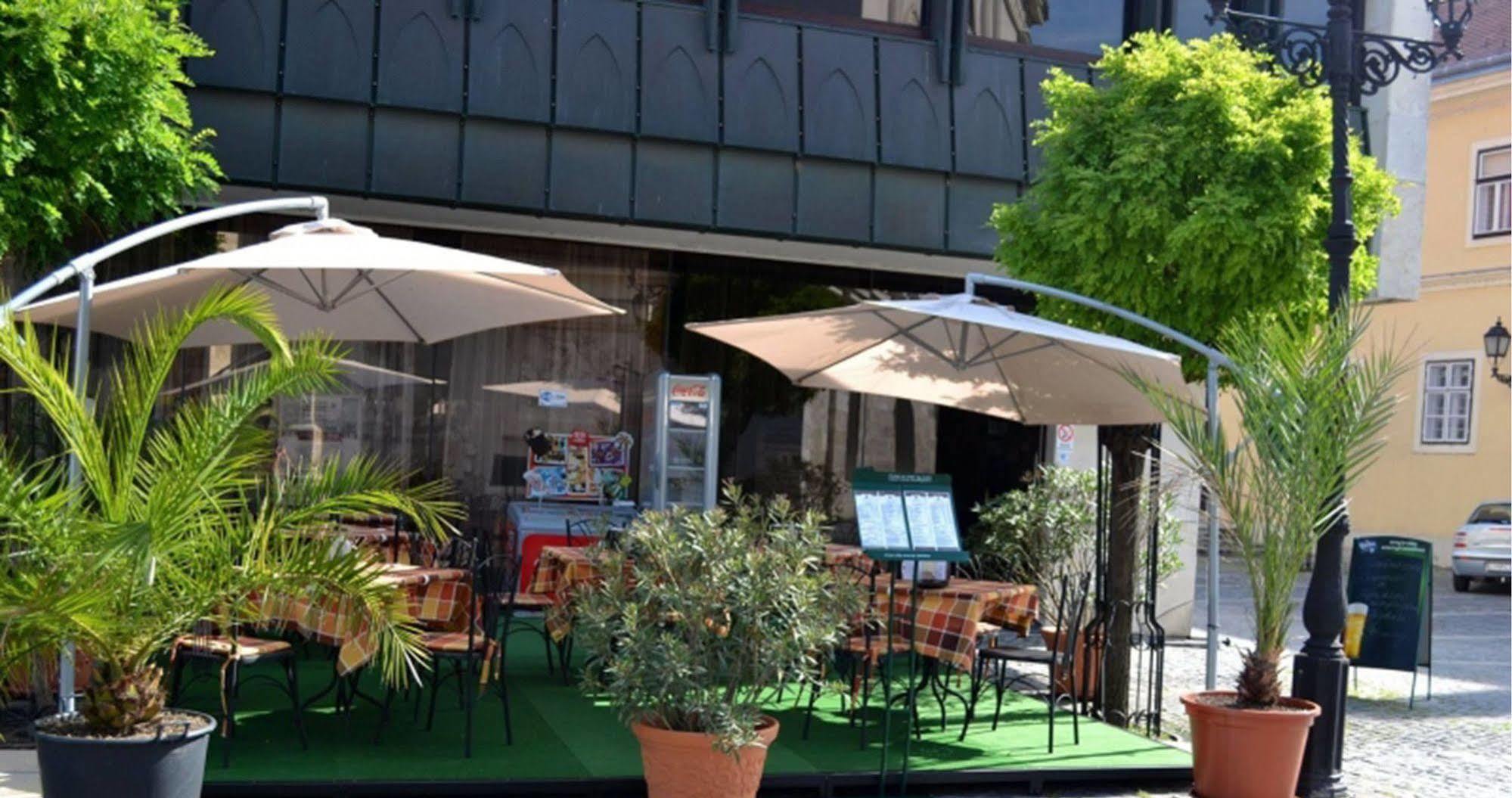 Hotel Konferencia Gyor Exterior photo